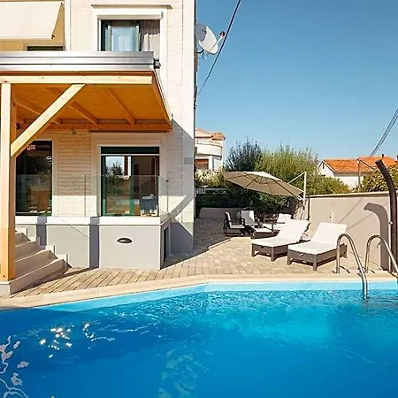 Villa Privlaka 4*