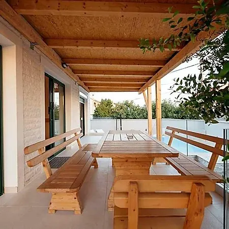 Hotell Villa Privlaka 4*