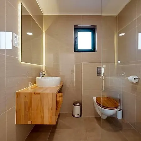 Hotel Villa Privlaka 4*